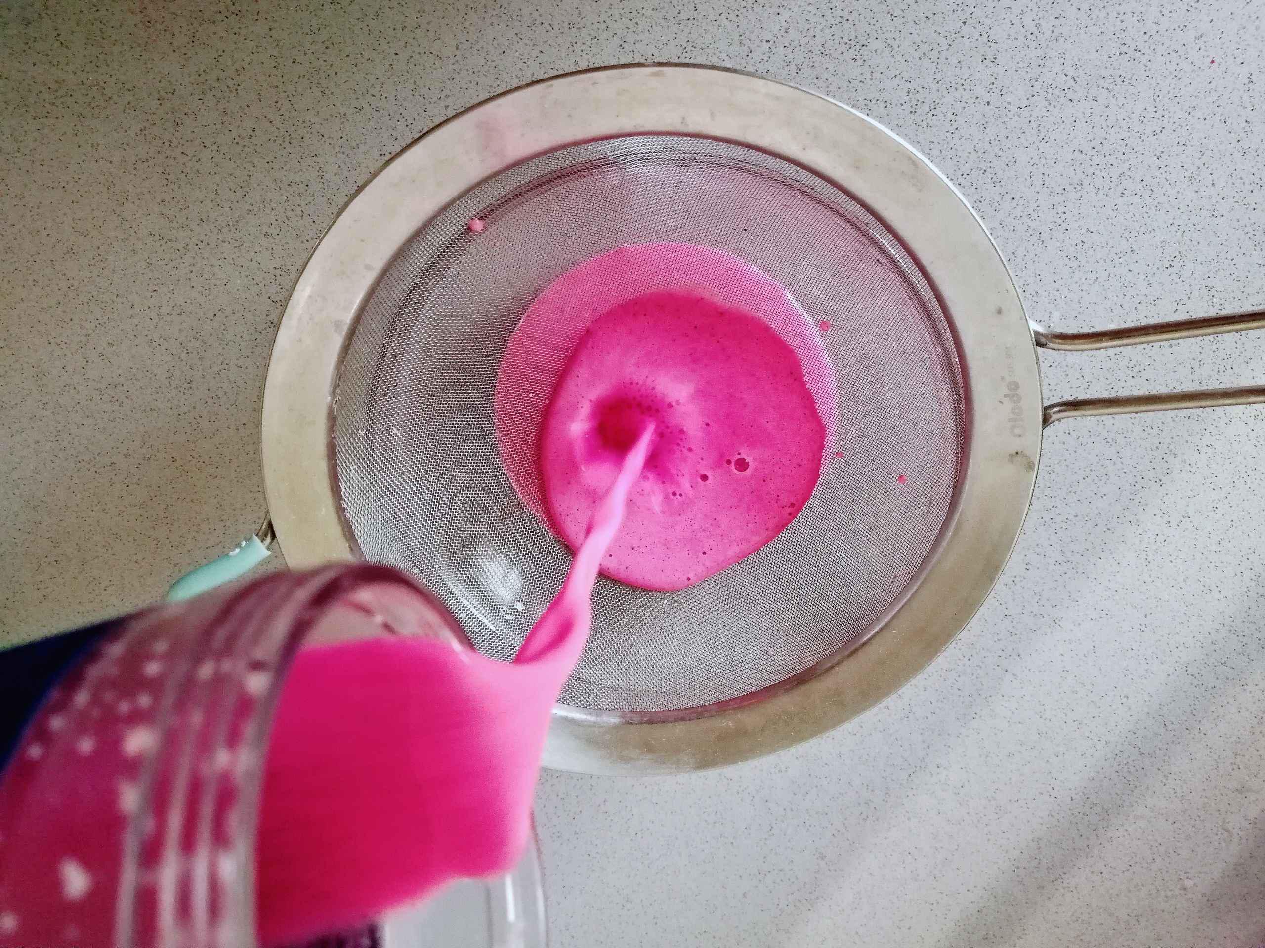 不揉面不醒面,香甜松軟的火龍果蒸糕的做法-甜味蒸菜譜-易網健康養生網 不揉面不醒面,香甜松軟的火龍果蒸糕的做法-甜味蒸菜譜