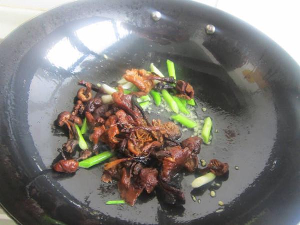 榛蘑炒肉的做法-家常味炒菜譜