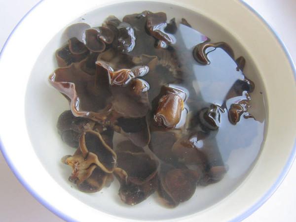 山藥木耳燉雞的做法-家常味燉菜譜