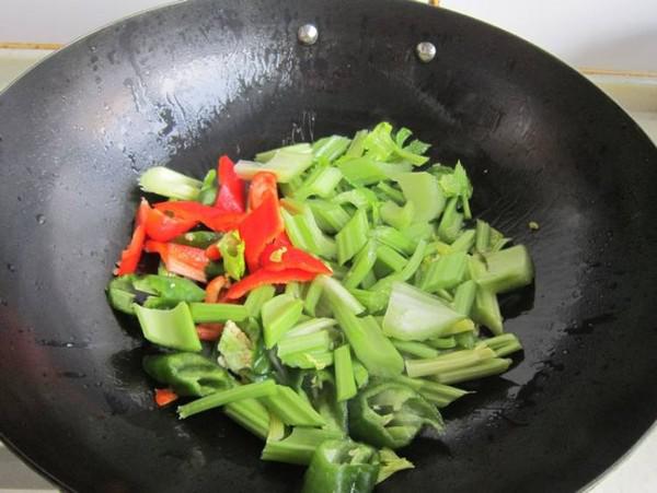 芹菜炒豬肝的做法-家常味炒菜譜