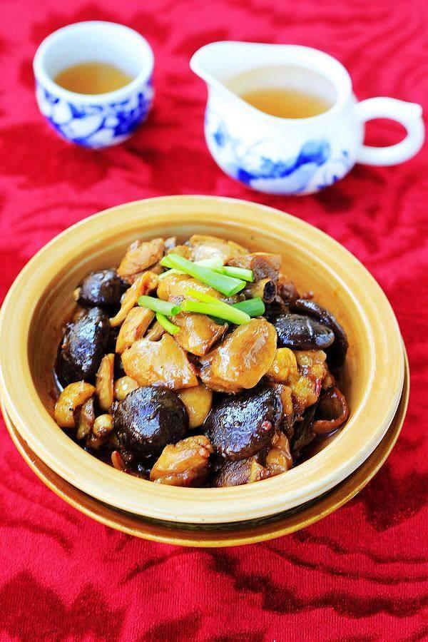 墨魚干燒雞的做法-家常味燒菜譜