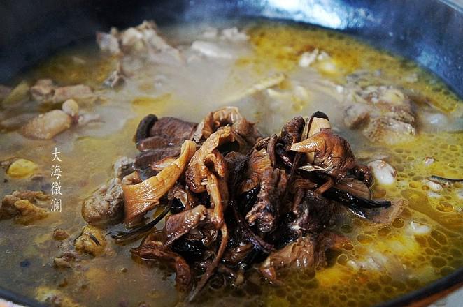 小雞燉蘑菇的做法-家常味燉菜譜-易網健康養生網 小雞燉蘑菇的做法-家常味燉菜譜