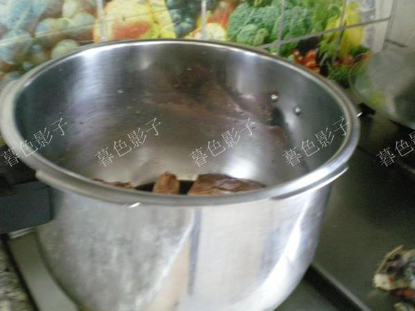 醬牛腱子的做法-醬香味煮菜譜