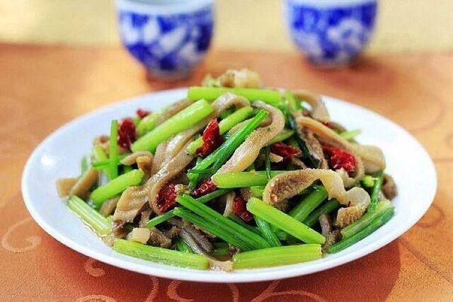 毛芹菜炒羊肚的做法-香辣味炒菜譜-易網健康養生網 毛芹菜炒羊肚的做法-香辣味炒菜譜