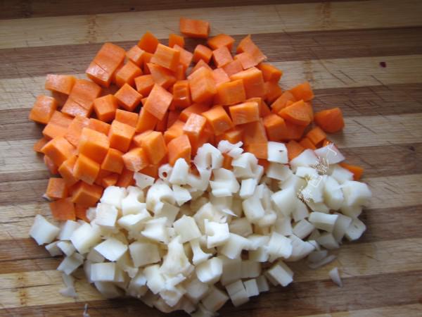 臘腸炒什錦的做法-甜味炒菜譜