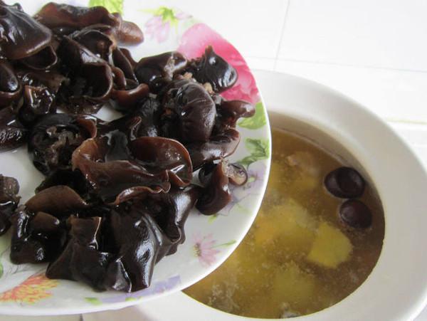 山藥木耳燉雞的做法-家常味燉菜譜