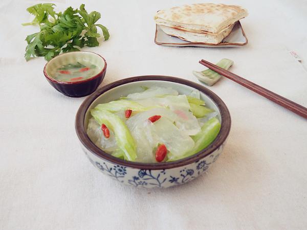 芹菜炒燜子的做法-家常味炒菜譜