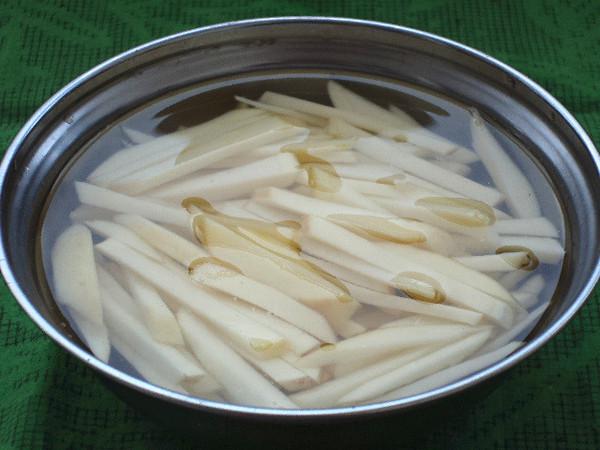 番茄炒雙豆的做法-家常味炒菜譜-易網<a href=http://m.henggaotouzi.com/ target=_blank class=infotextkey>健康養生</a>網 番茄炒雙豆的做法-家常味炒菜譜