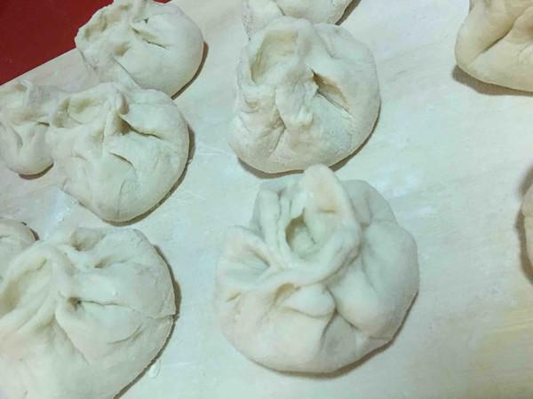 蒸芹菜肉大包子的做法-家常味蒸菜譜