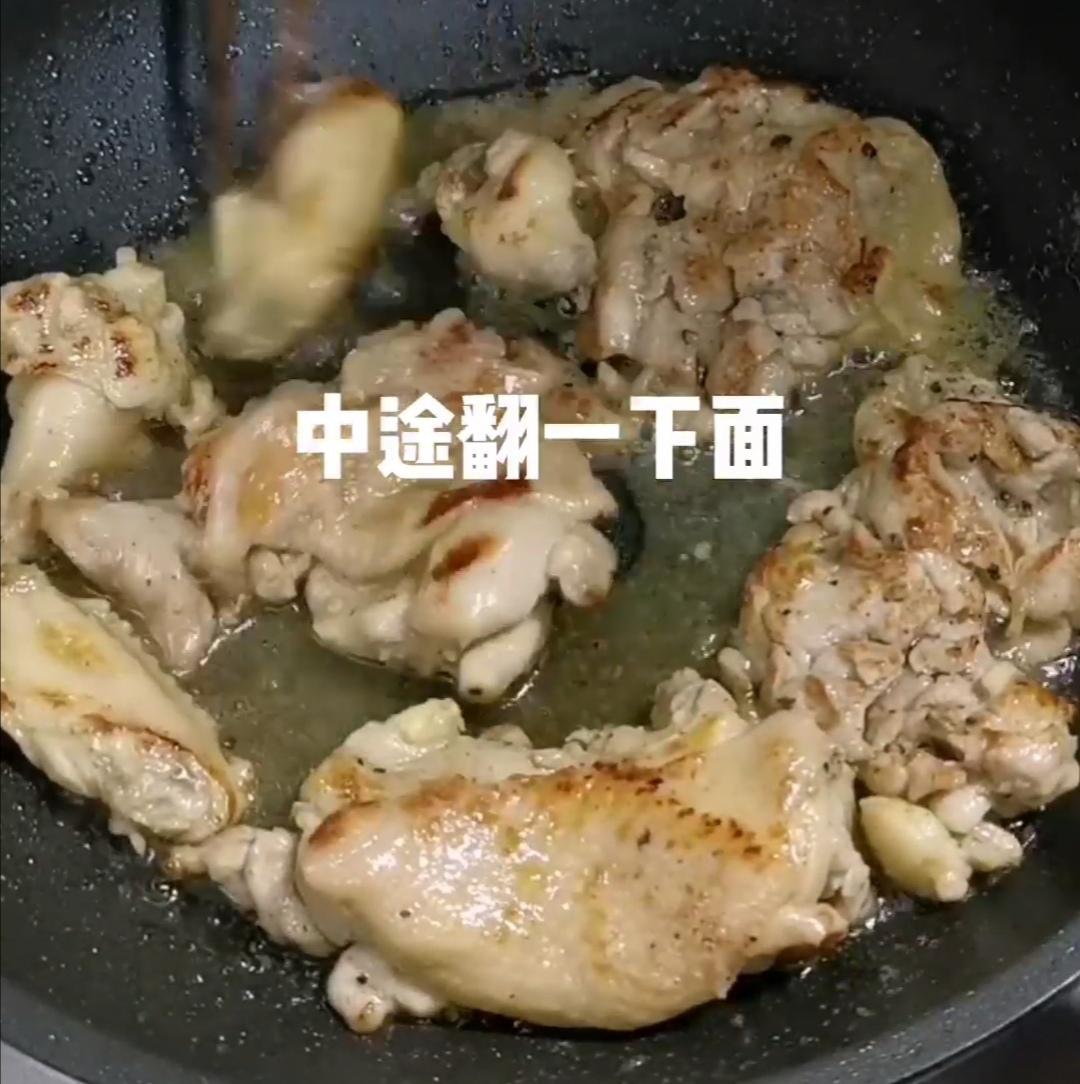 黑椒雞扒的做法-黑椒味煎菜譜