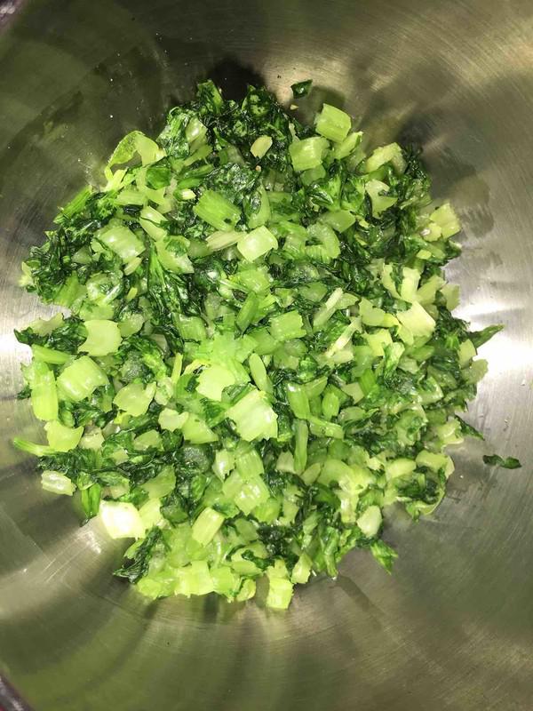 蒸芹菜肉大包子的做法-家常味蒸菜譜