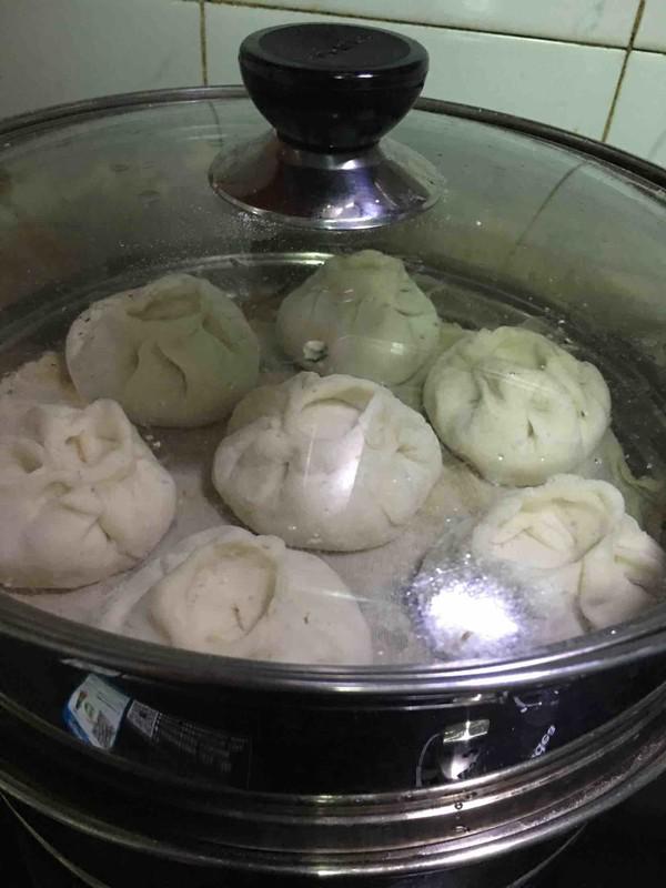 蒸芹菜肉大包子的做法-家常味蒸菜譜
