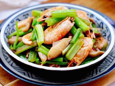 芹菜炒香菇的做法-咸鮮味炒菜譜