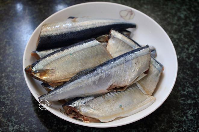 香煎秋刀魚的做法-家常味煎菜譜