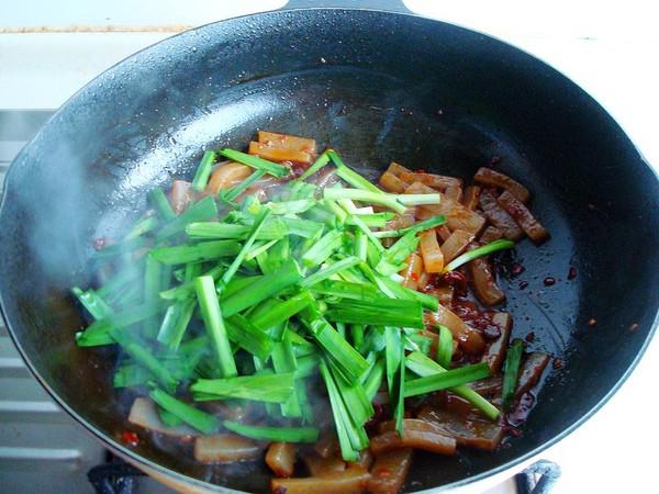 韭菜炒魔芋的做法-香辣味炒菜譜-易網健康養生網 韭菜炒魔芋的做法-香辣味炒菜譜