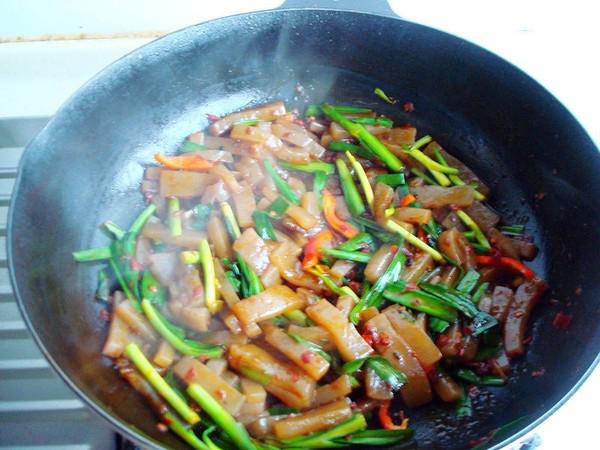 韭菜炒魔芋的做法-香辣味炒菜譜-易網健康養生網 韭菜炒魔芋的做法-香辣味炒菜譜