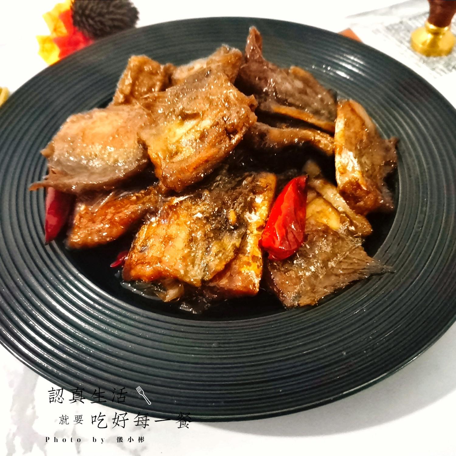 紅燒帶魚的做法-咸鮮味炸菜譜