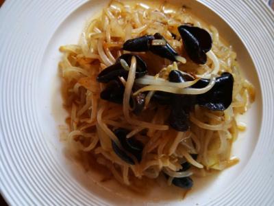 豆芽炒木耳的做法-家常味炒菜譜