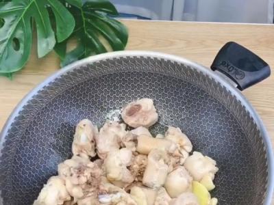 家常燜雞肉的做法-咸鮮味燜菜譜