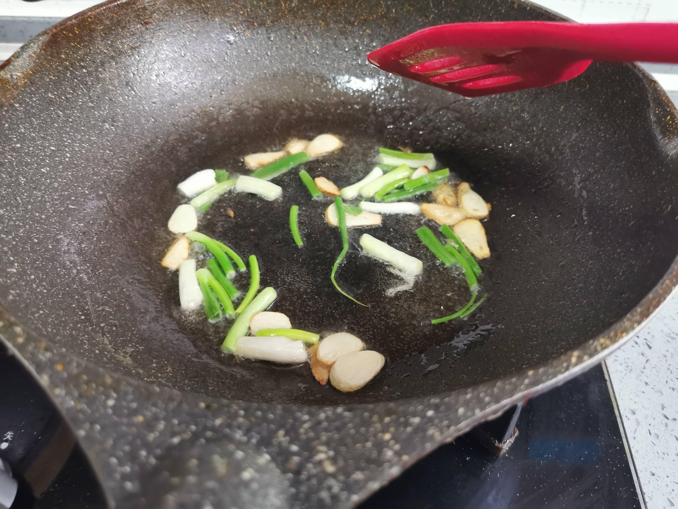 清炒花生芽的做法-家常味炒菜譜