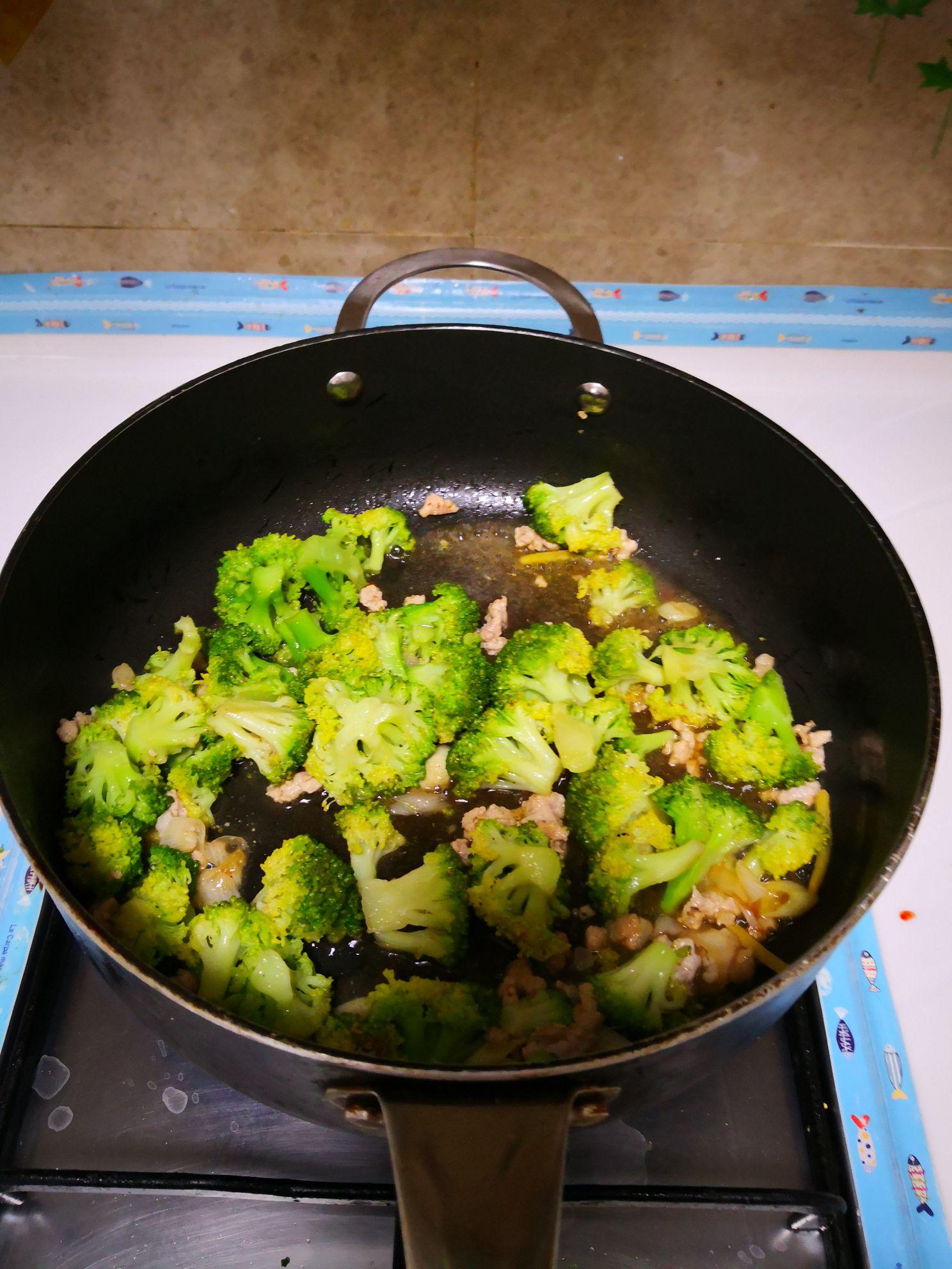 炒西蘭花的做法-家常味炒菜譜