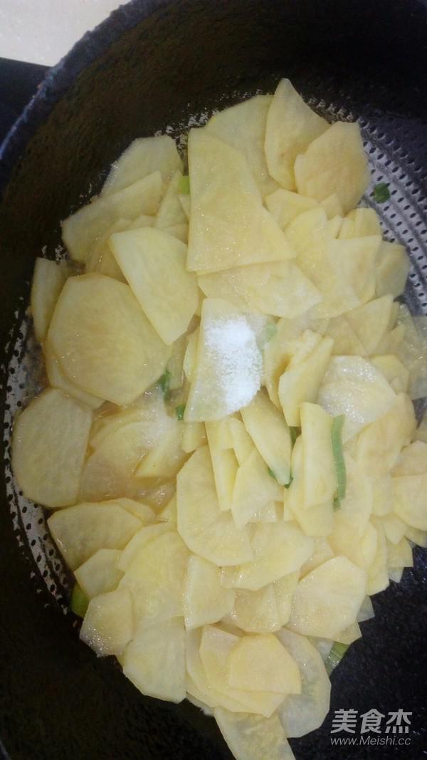 炒土豆片的做法-家常味炒菜譜