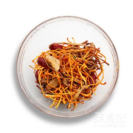 【滋補暖心】黃花菜蟲草花燉雞湯的做法-家常味燉菜譜-易網(wǎng)健康養(yǎng)生網(wǎng) 【滋補暖心】黃花菜蟲草花燉雞湯的做法-家常味燉菜譜