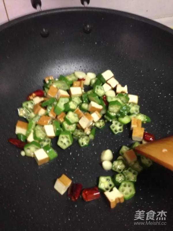 秋葵炒香干的做法-家常味炒菜譜-易網健康養生網 秋葵炒香干的做法-家常味炒菜譜