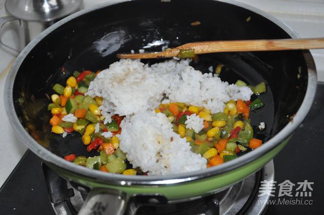 咖喱菌粉黃金炒飯的做法-咖喱味炒菜譜