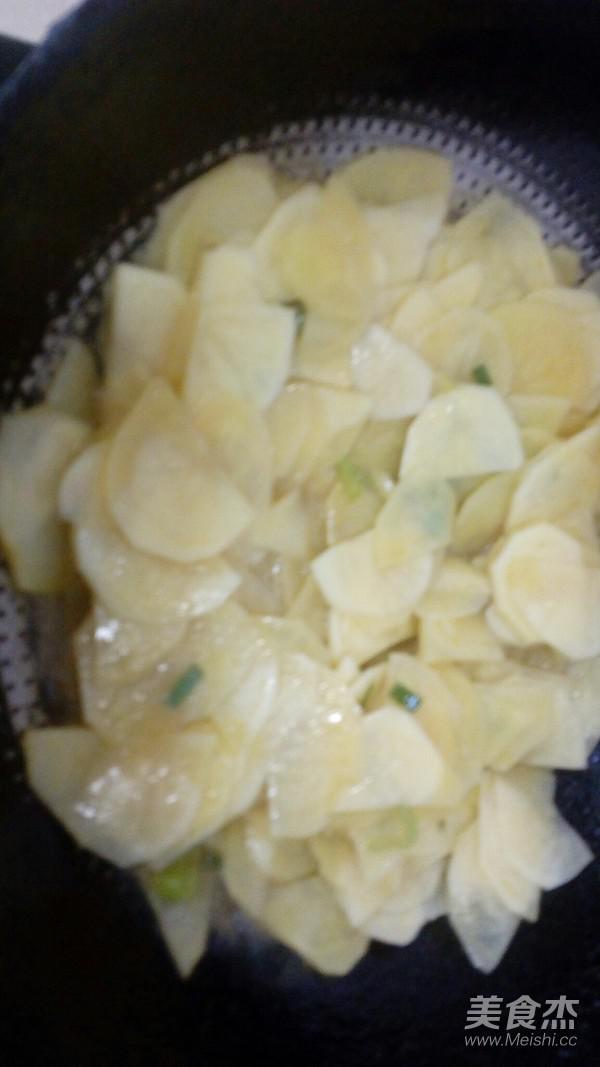 炒土豆片的做法-家常味炒菜譜