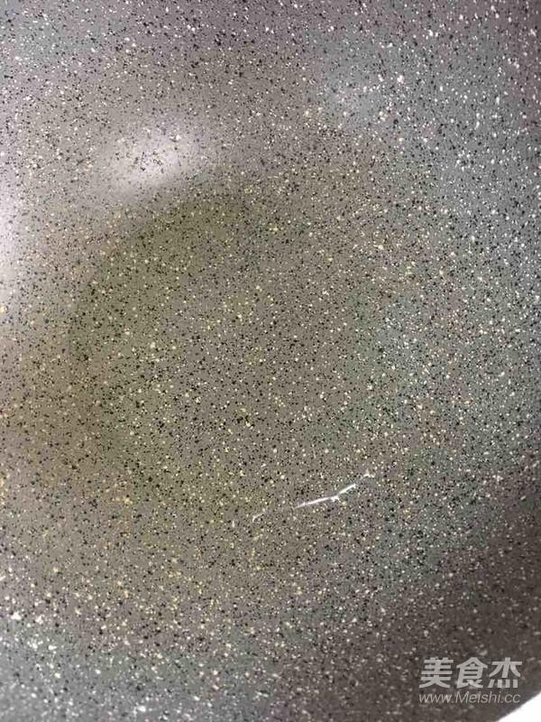 土豆茶樹菇燜雞肉的做法-咸鮮味燜菜譜