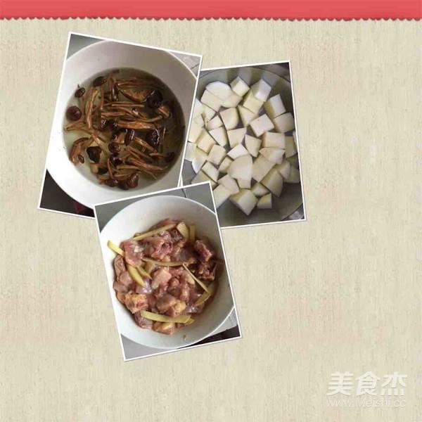 土豆茶樹菇燜雞肉的做法-咸鮮味燜菜譜