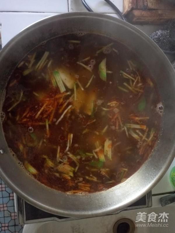 瞎搗亂的火鍋餃子的做法-紅油味煮菜譜