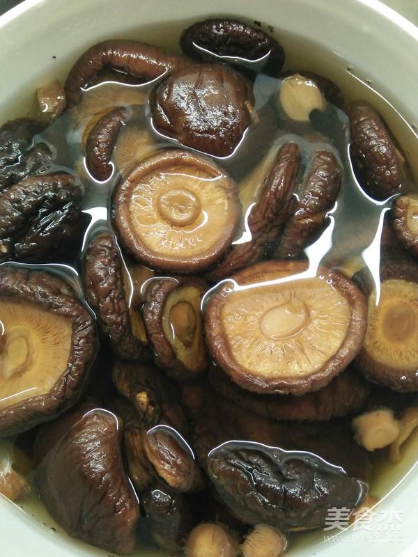 香菇釀肉的做法-咸鮮味煮菜譜-易網健康養生網 香菇釀肉的做法-咸鮮味煮菜譜