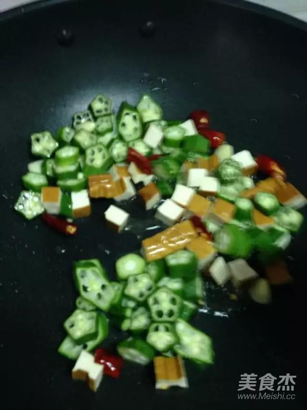 秋葵炒香干的做法-家常味炒菜譜-易網健康養生網 秋葵炒香干的做法-家常味炒菜譜