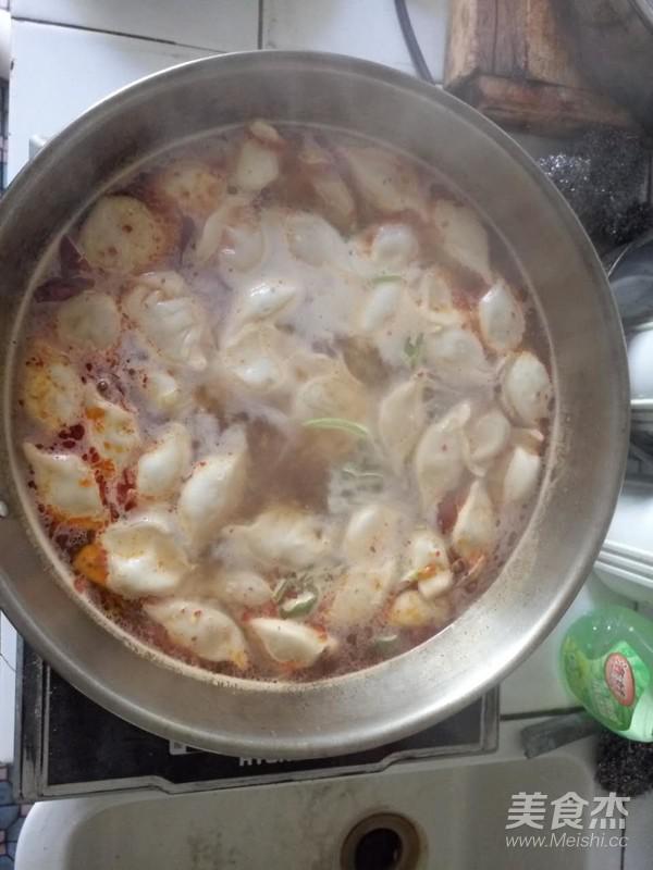 瞎搗亂的火鍋餃子的做法-紅油味煮菜譜
