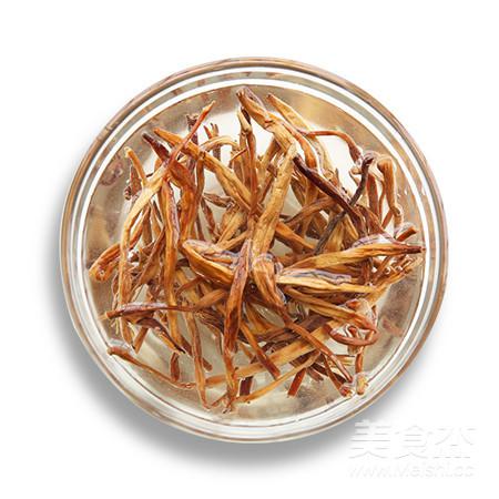 【滋補暖心】黃花菜蟲草花燉雞湯的做法-家常味燉菜譜-易網(wǎng)<a href=http://m.henggaotouzi.com/ target=_blank class=infotextkey>健康養(yǎng)生</a>網(wǎng) 【滋補暖心】黃花菜蟲草花燉雞湯的做法-家常味燉菜譜