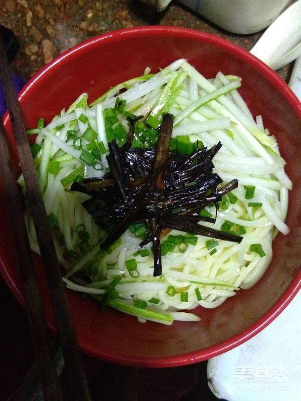 萌寶牌蔥油拌面的做法-醬香味拌菜譜