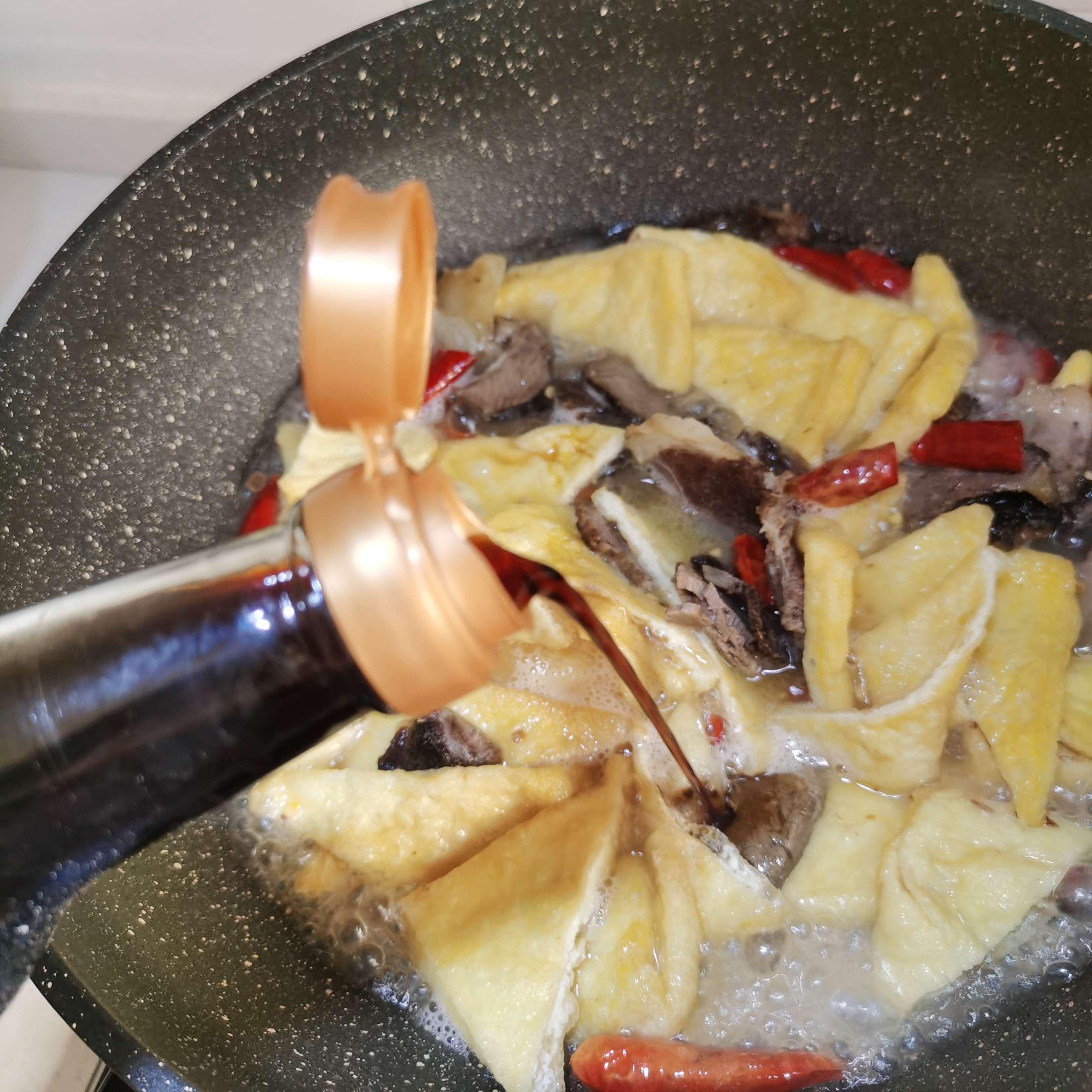 牛肉燒油豆腐的做法-家常味燒菜譜-易網健康養生網 牛肉燒油豆腐的做法-家常味燒菜譜