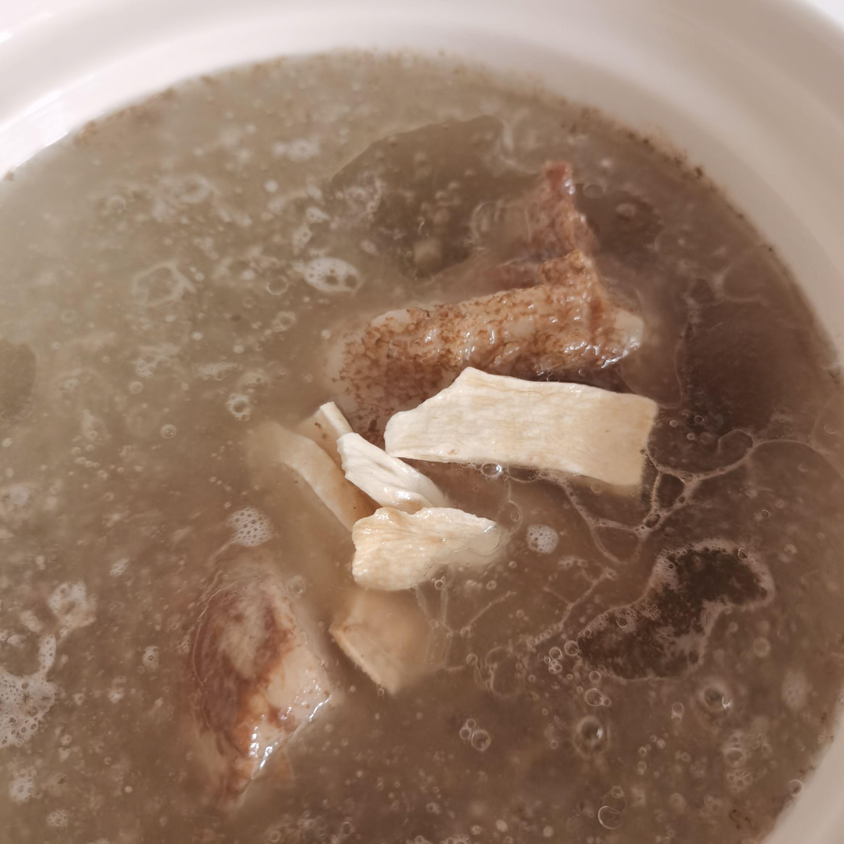 胡蘿卜玉米大骨湯的做法-家常味燉菜譜