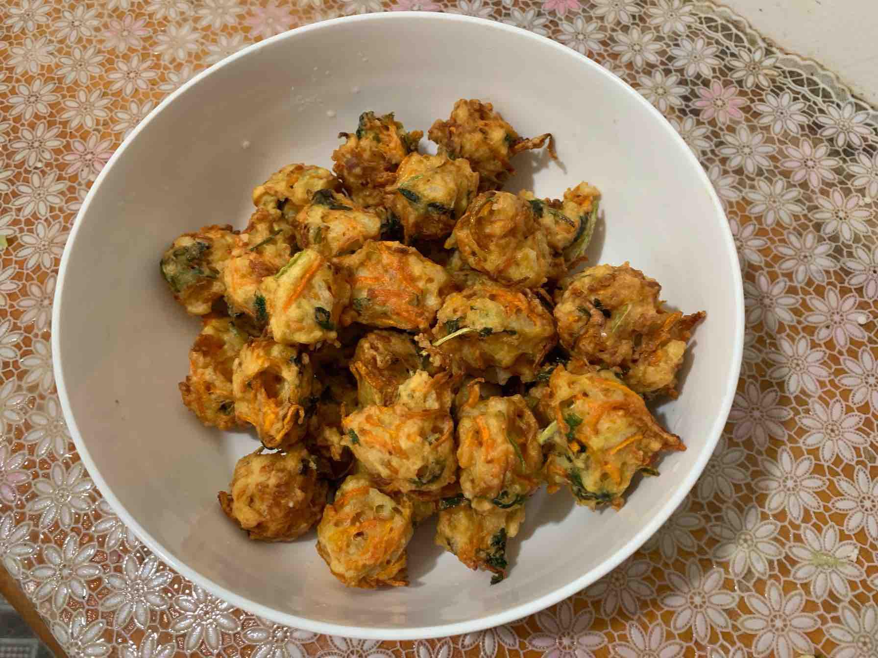 蔬菜丸子的做法-咸鮮味炸菜譜-易網健康養生網 蔬菜丸子的做法-咸鮮味炸菜譜