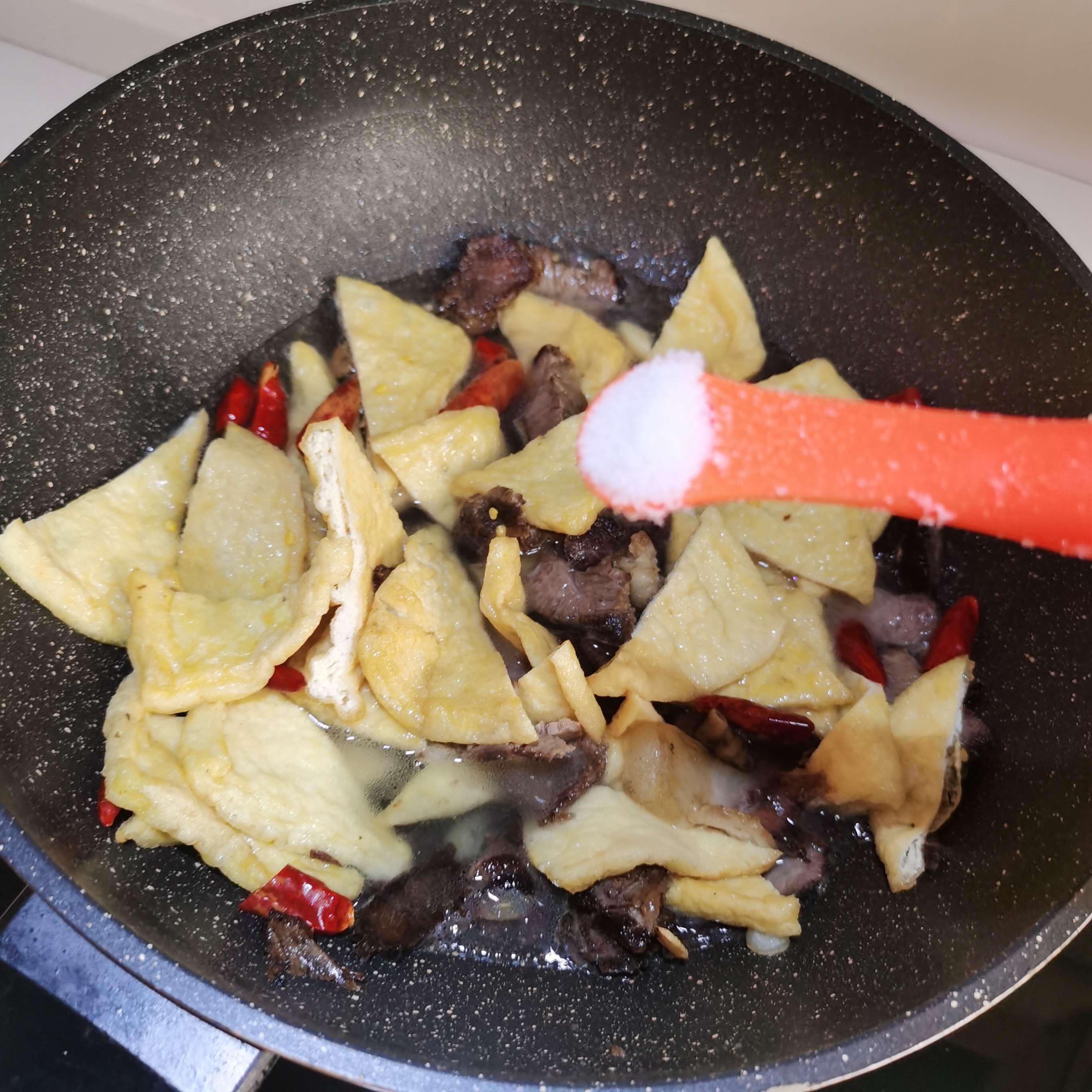 牛肉燒油豆腐的做法-家常味燒菜譜-易網健康養生網 牛肉燒油豆腐的做法-家常味燒菜譜