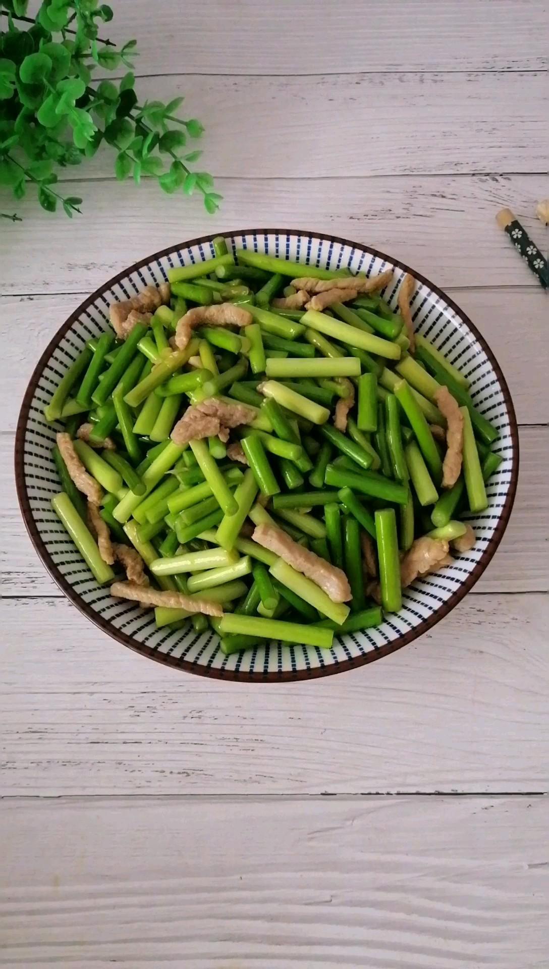 蒜苔炒肉，小朋友來做菜的做法-家常味炒菜譜