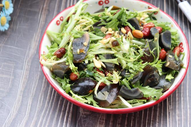 涼拌苦菊皮蛋花生米的做法-家常味拌菜譜