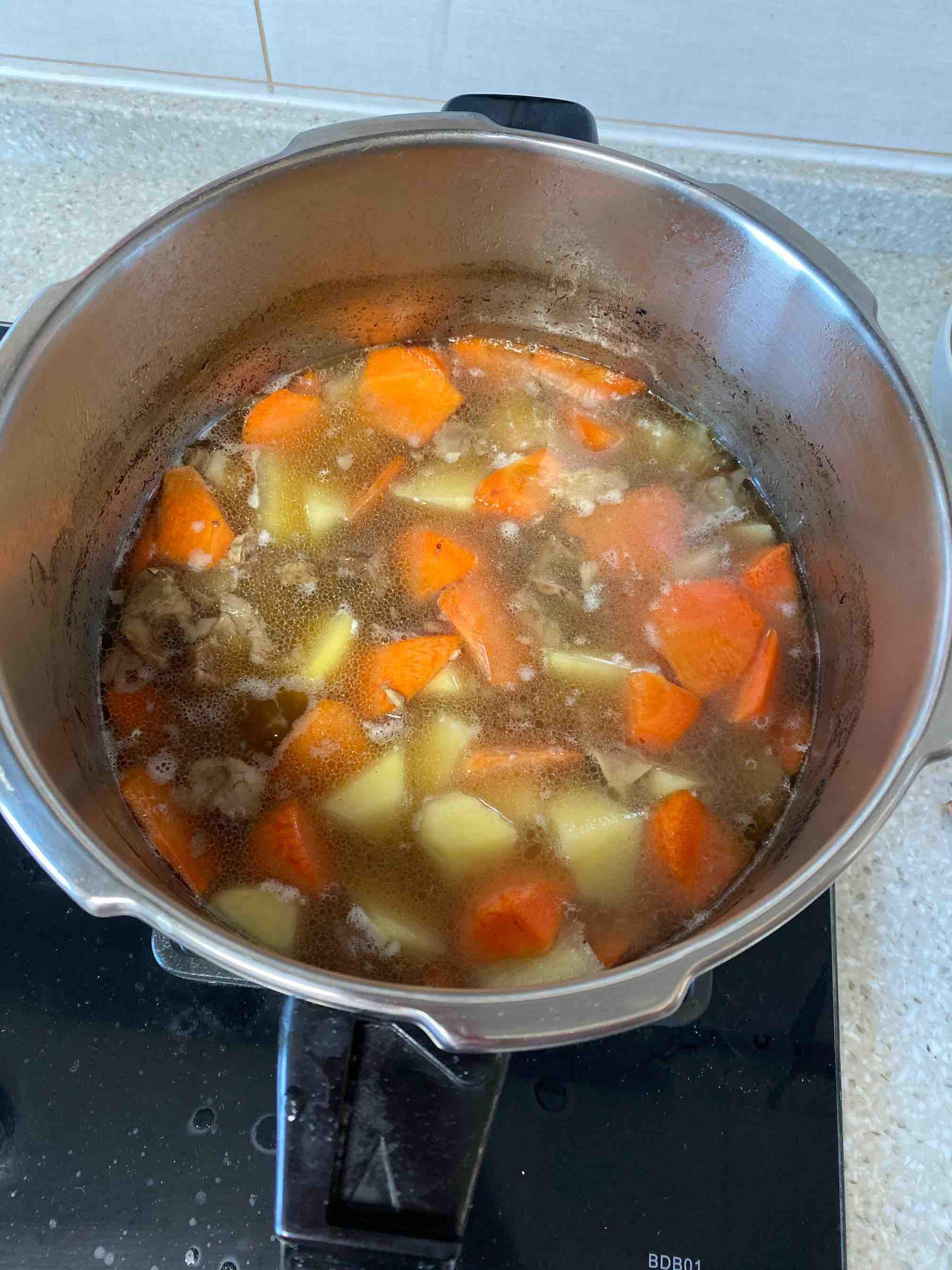 咖喱牛肉的做法-咖喱味煮菜譜-易網(wǎng)健康養(yǎng)生網(wǎng) 咖喱牛肉的做法-咖喱味煮菜譜