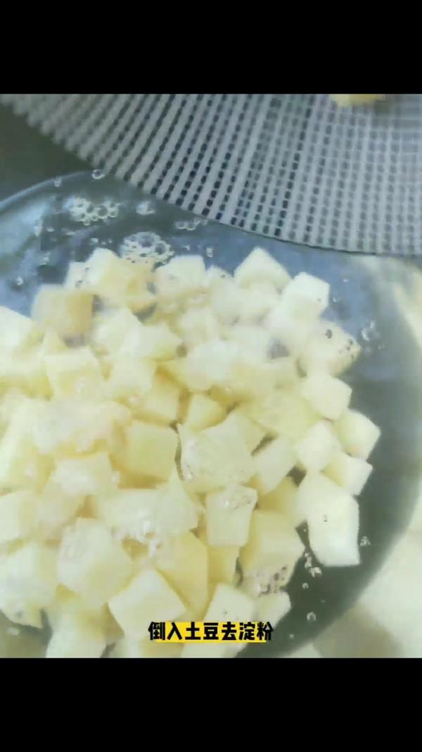 宮保土豆丁的做法-香辣味炒菜譜-易網健康養生網 宮保土豆丁的做法-香辣味炒菜譜