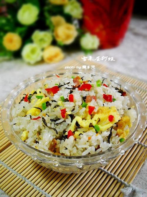 雪菜蛋炒飯的做法-家常味炒菜譜