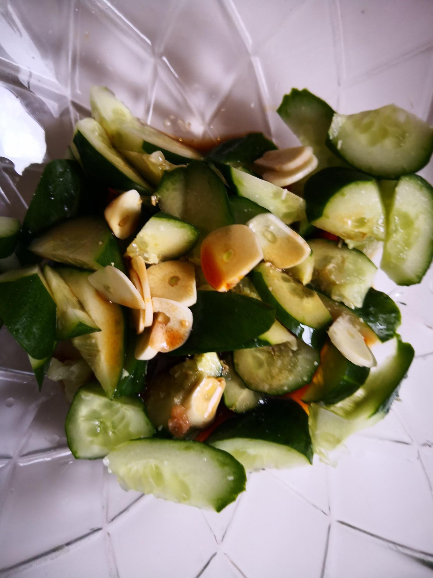 蝦皮拍黃瓜的做法-酸甜味拌菜譜