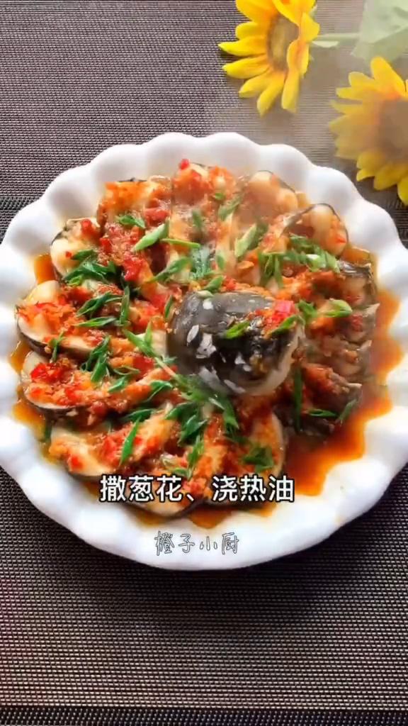蒜蓉辣醬蒸魚的做法-香辣味蒸菜譜