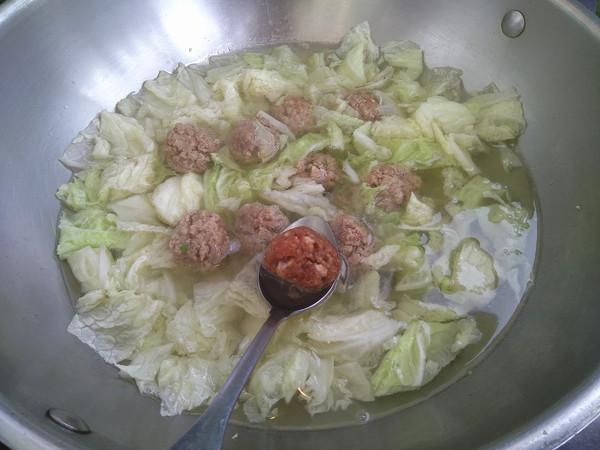大白菜豬肉丸子湯的做法-咸鮮味煮菜譜-易網(wǎng)健康養(yǎng)生網(wǎng) 大白菜豬肉丸子湯的做法-咸鮮味煮菜譜